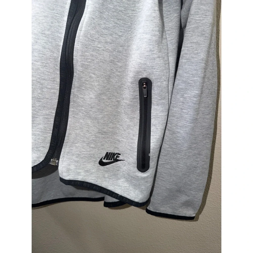 Women's Nike Tech Jacket Size Small
